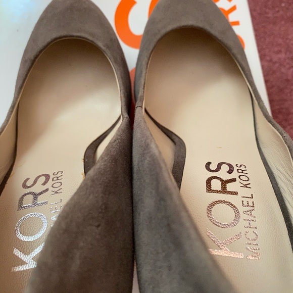 KORS Michael Kors Grey Suede Natural Snake Pumps 8 - Picture 8 of 13
